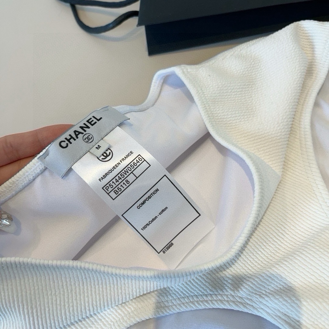  🆕

Chanel香奈儿分体比基尼泳衣套装，S M L XL