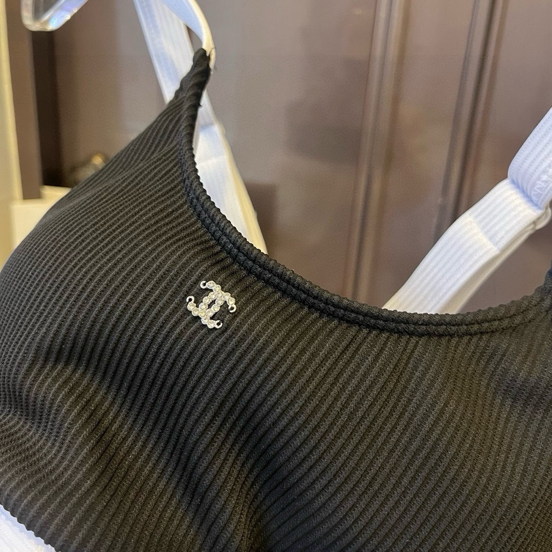  🆕
chanle香奈儿新款高弹力健身瑜伽服运动套装~塑腰小背心 修身提臀显瘦打底裤脚         