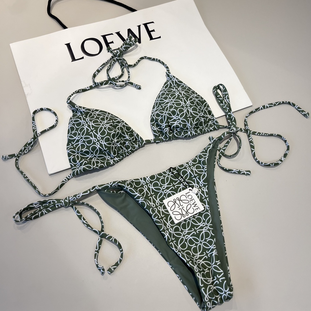  🆕
罗意威LOEWE新款比基尼泳衣👙❤️😍🥰适合多种场景的游泳衣🏊‍♀️海边 游泳池 温泉 水上乐园 