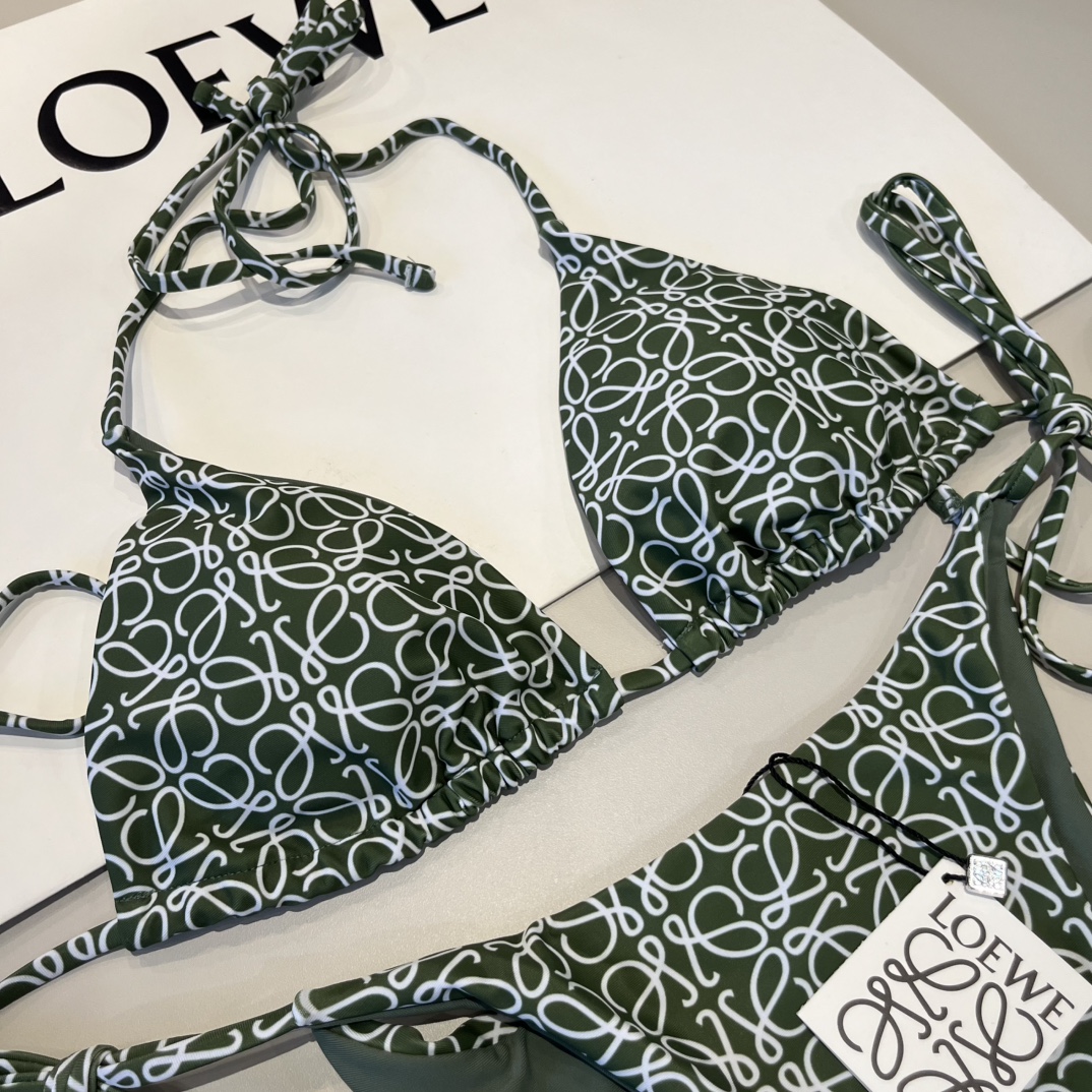  🆕
罗意威LOEWE新款比基尼泳衣👙❤️😍🥰适合多种场景的游泳衣🏊‍♀️海边 游泳池 温泉 水上乐园 