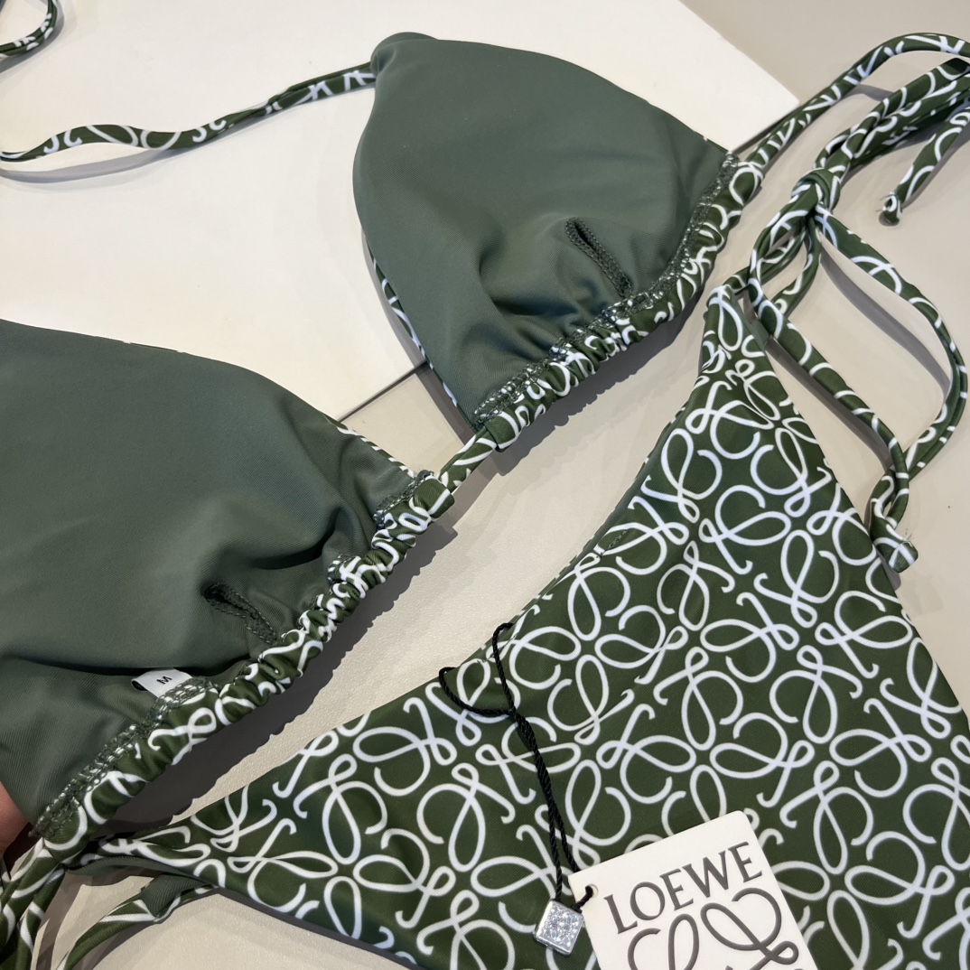  🆕
罗意威LOEWE新款比基尼泳衣👙❤️😍🥰适合多种场景的游泳衣🏊‍♀️海边 游泳池 温泉 水上乐园 