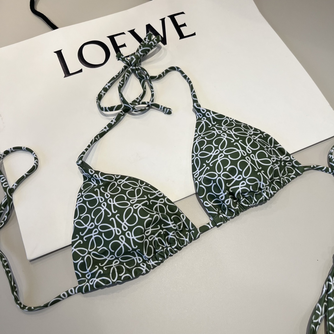  🆕
罗意威LOEWE新款比基尼泳衣👙❤️😍🥰适合多种场景的游泳衣🏊‍♀️海边 游泳池 温泉 水上乐园 