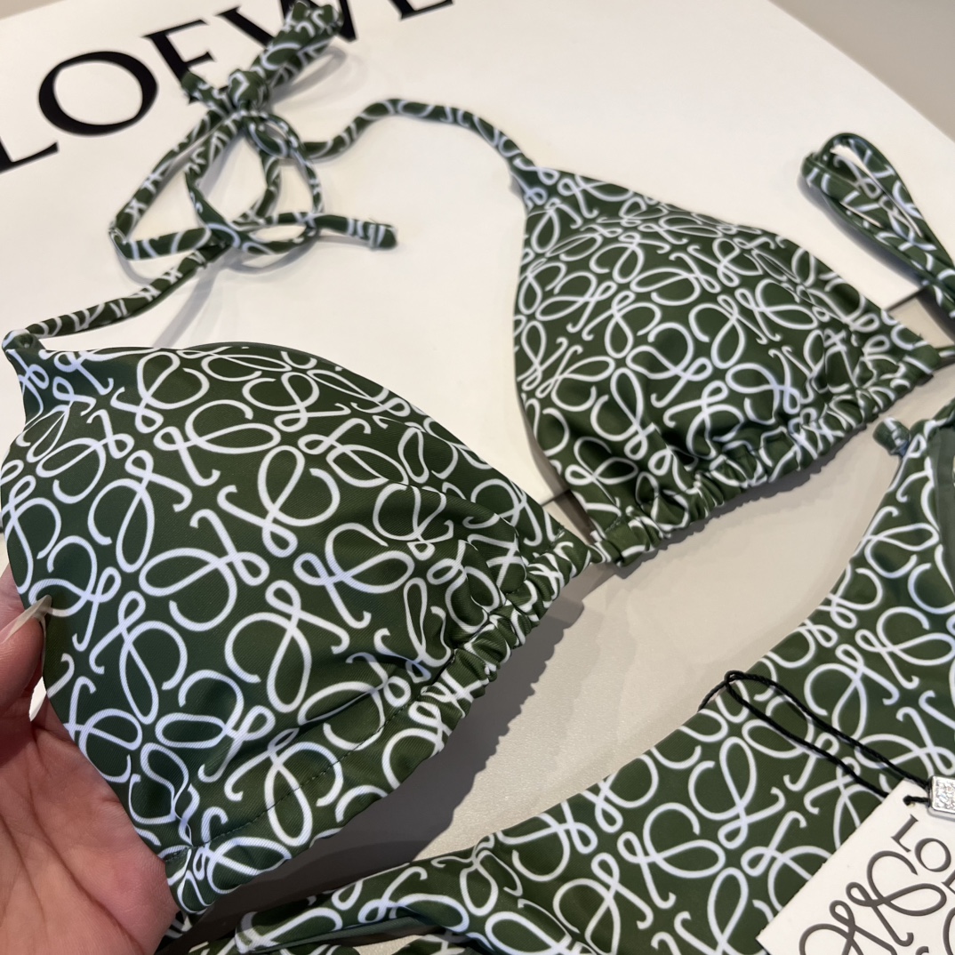  🆕
罗意威LOEWE新款比基尼泳衣👙❤️😍🥰适合多种场景的游泳衣🏊‍♀️海边 游泳池 温泉 水上乐园 