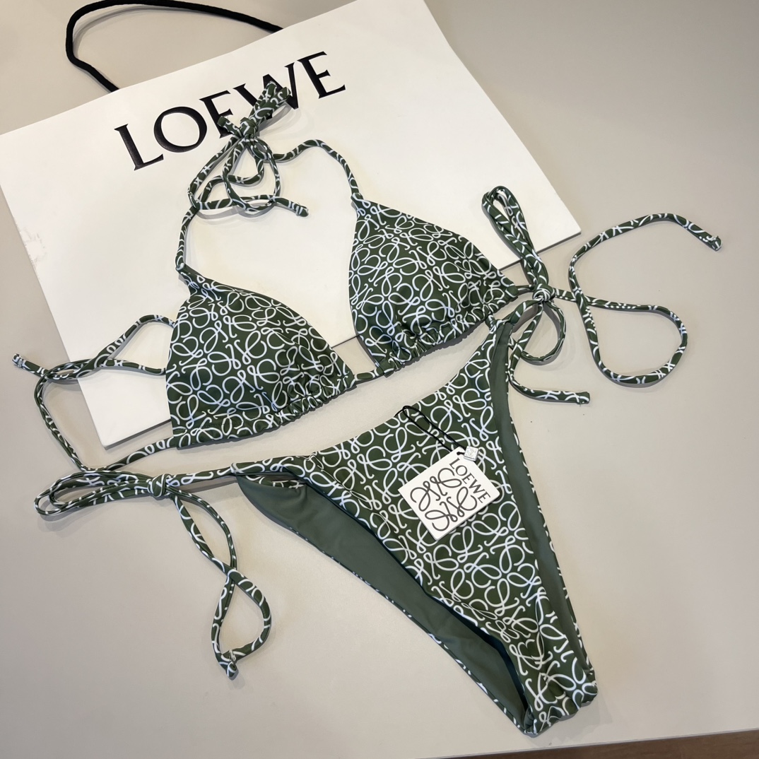  🆕
罗意威LOEWE新款比基尼泳衣👙❤️😍🥰适合多种场景的游泳衣🏊‍♀️海边 游泳池 温泉 水上乐园 