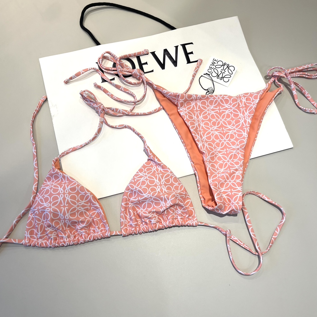  🆕
罗意威LOEWE新款比基尼泳衣👙❤️😍🥰适合多种场景的游泳衣🏊‍♀️海边 游泳池 温泉 水上乐园 