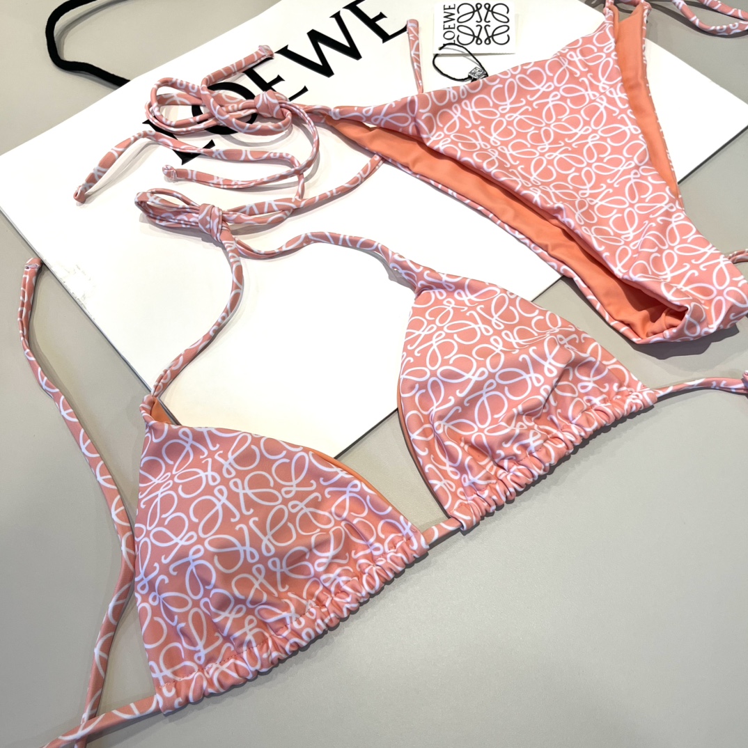  🆕
罗意威LOEWE新款比基尼泳衣👙❤️😍🥰适合多种场景的游泳衣🏊‍♀️海边 游泳池 温泉 水上乐园 