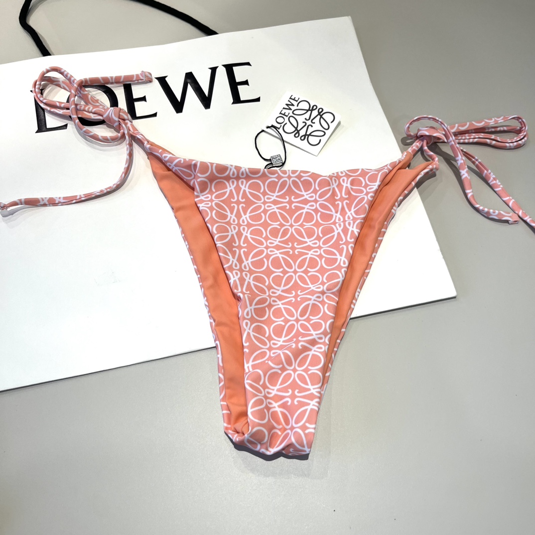  🆕
罗意威LOEWE新款比基尼泳衣👙❤️😍🥰适合多种场景的游泳衣🏊‍♀️海边 游泳池 温泉 水上乐园 