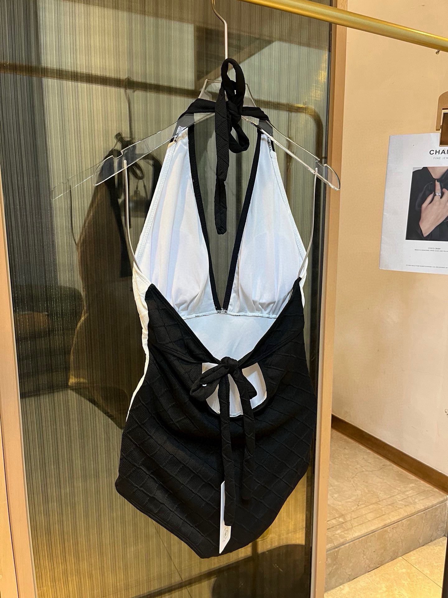 。

Chanel香奈儿新款泳衣比基尼👙特显S型身材， 出游搭衣必备，S M L