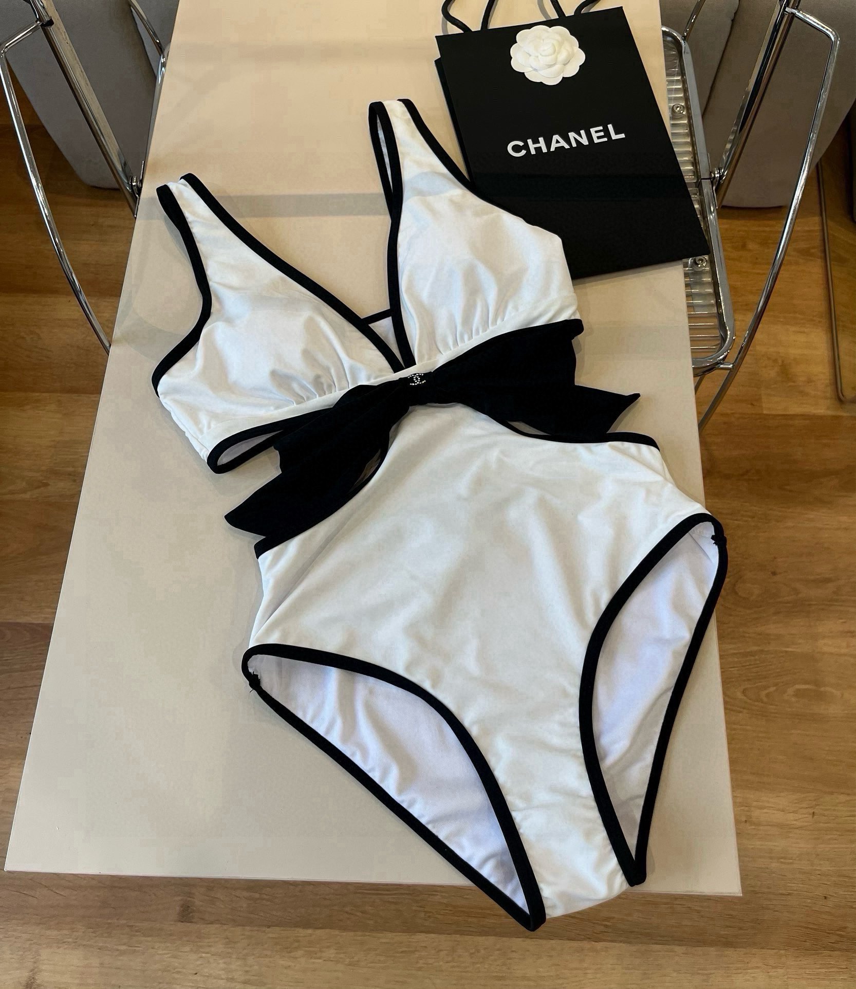  🆕
Chanel香奈儿❤️😍🥰适合多种场景的游泳衣🏊‍♀️海边 游泳池 温泉 水上乐园 漂流都可以😌内
