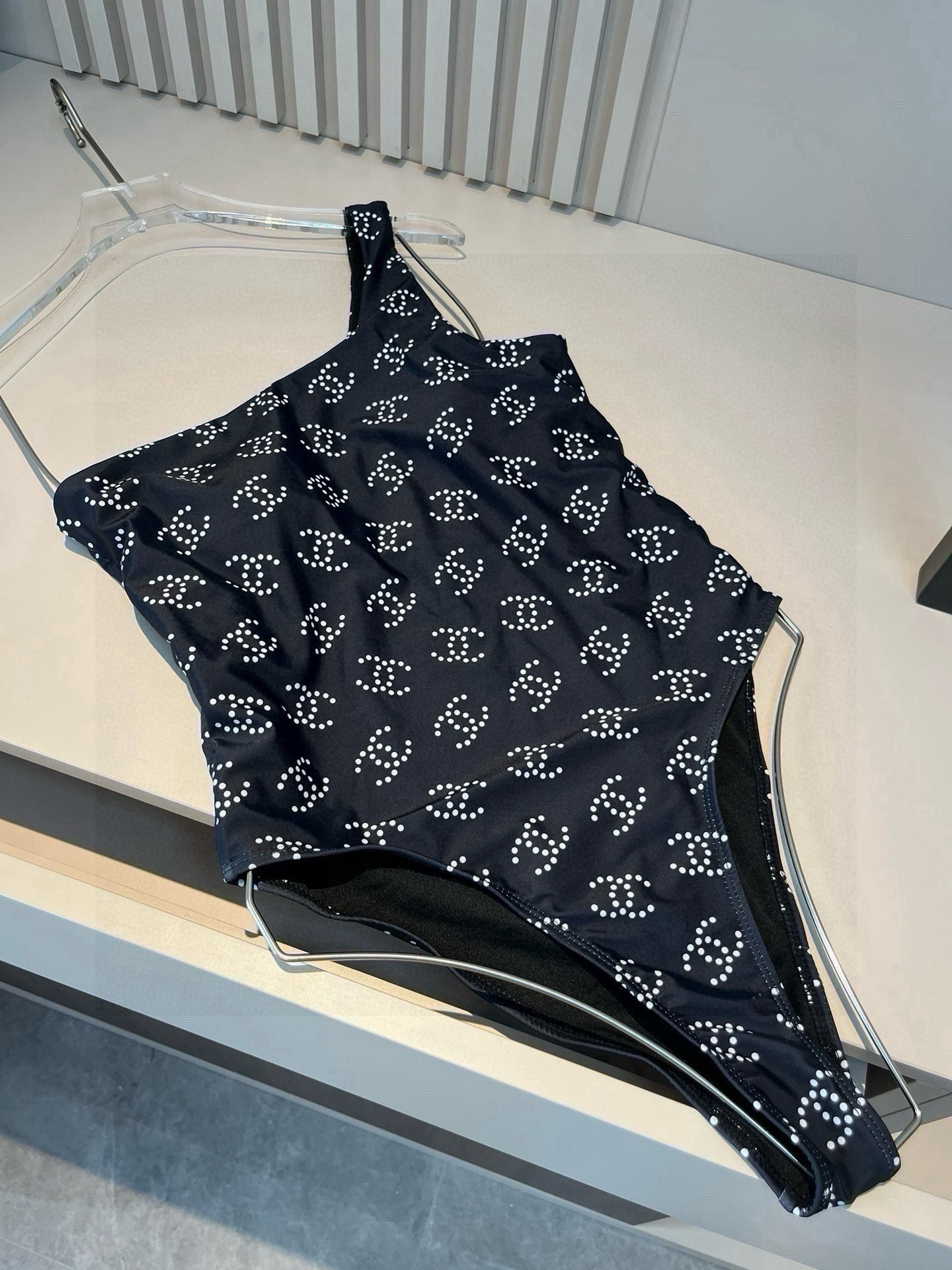  🆕
Chanel 香奈儿连体泳衣 😍🥰适合多种场景的游泳衣🏊‍♀️海边 游泳池 温泉 水上乐园 漂流都