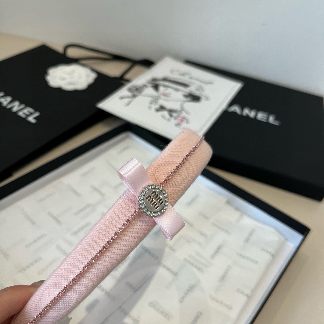 🆕

miumiu缪缪新款发箍