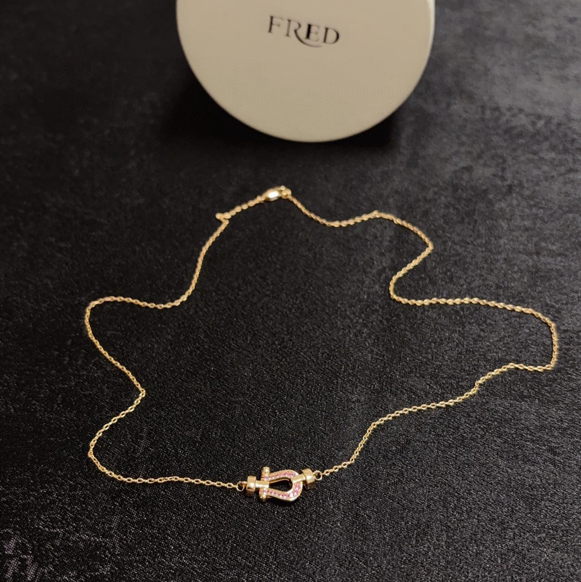 Fred 新品发布 火爆 Fred斐登满钻、半钻、无钻小马蹄扣中性款高品质项链