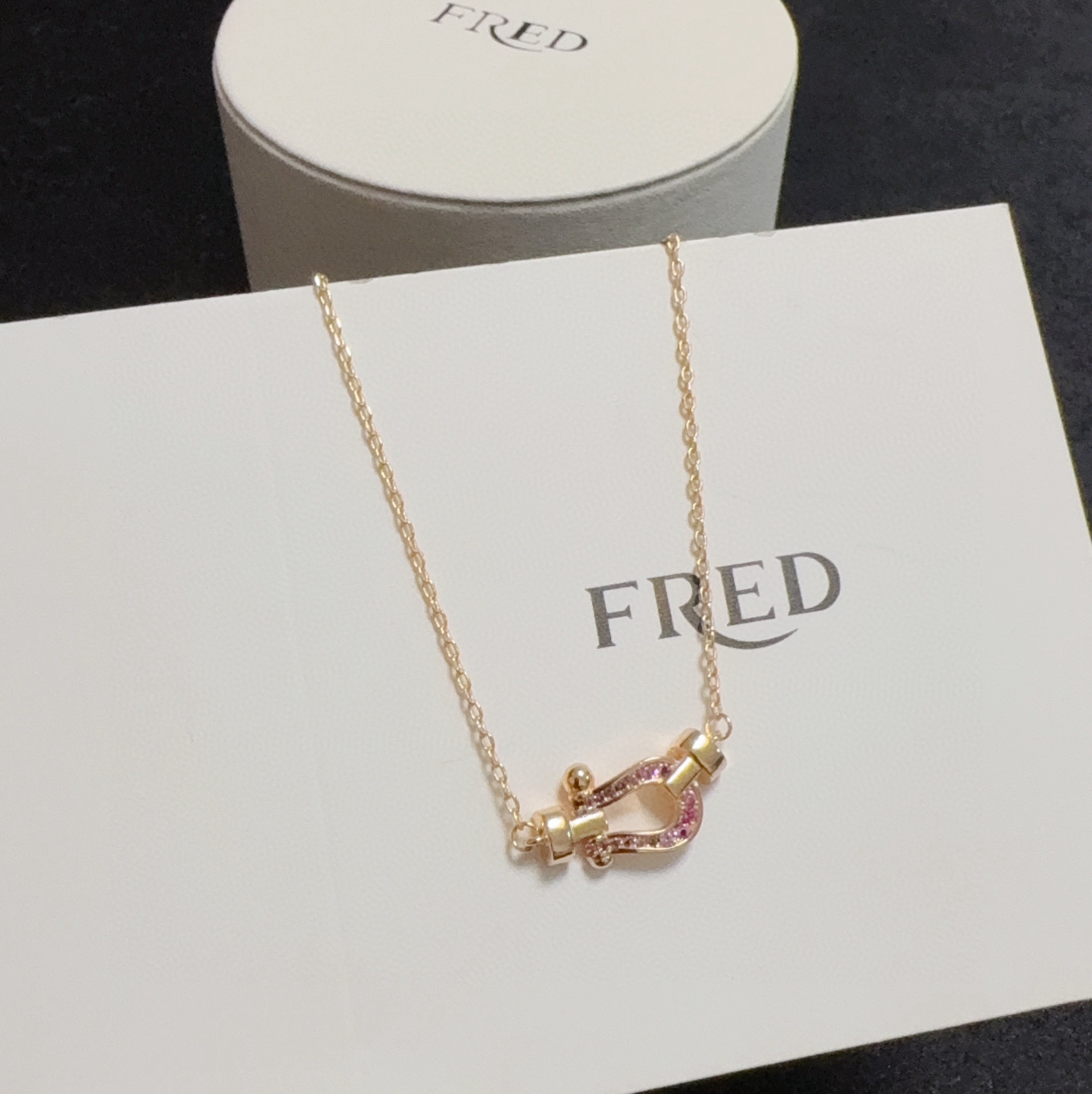 Fred 新品发布 火爆 Fred斐登满钻、半钻、无钻小马蹄扣中性款高品质项链