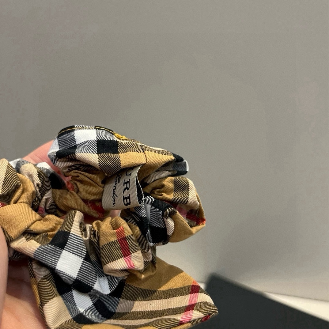🆕（单个）

Burberry巴宝莉新款发箍