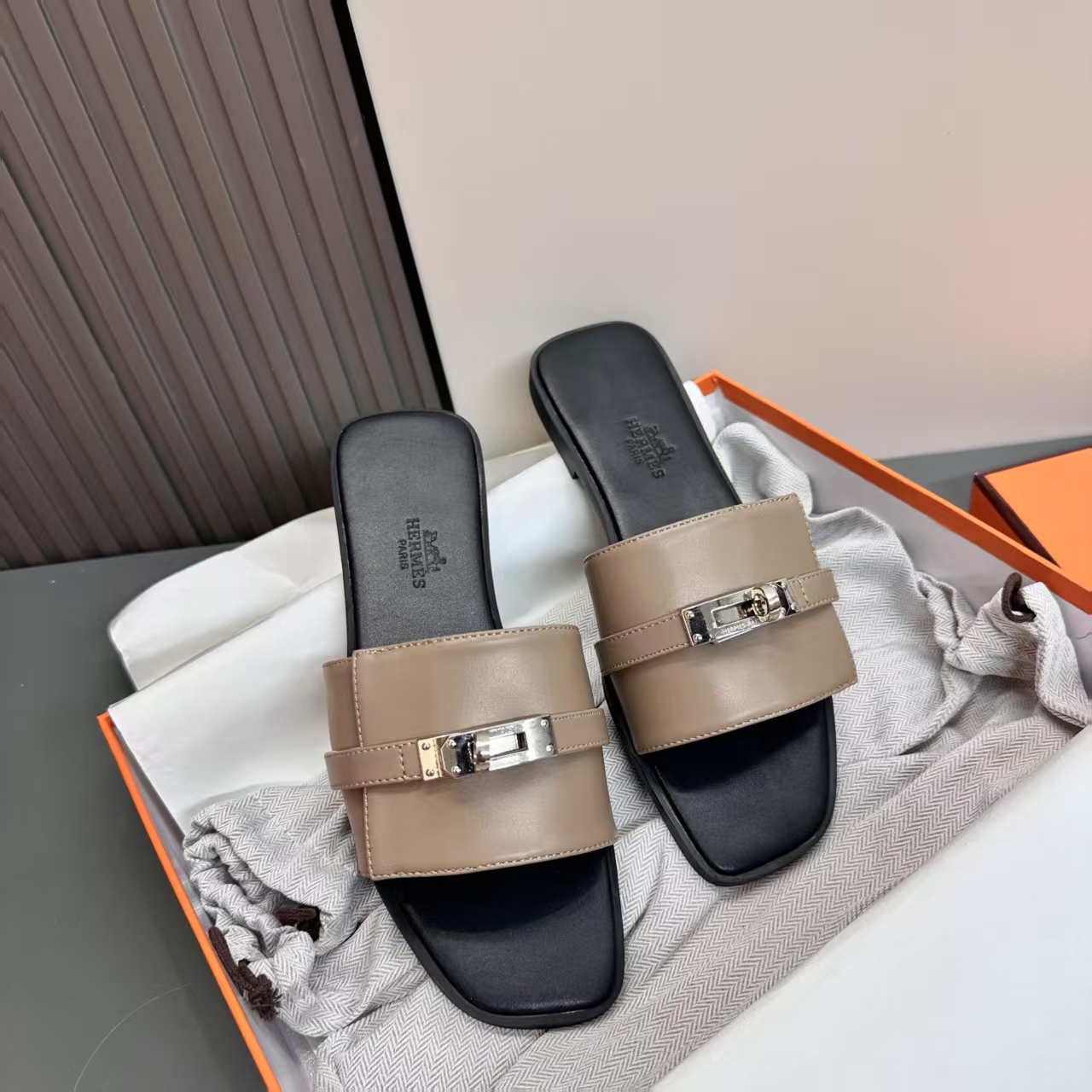158💰 爱马仕Hermes
 全超迁 ，橡胶大底
码数:35-40（注41.42定做不退换）