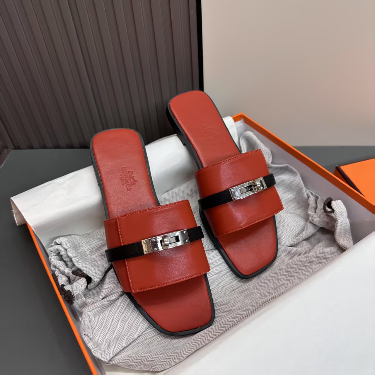 158💰 爱马仕Hermes
 全超迁 ，橡胶大底
码数:35-40（注41.42定做不退换）