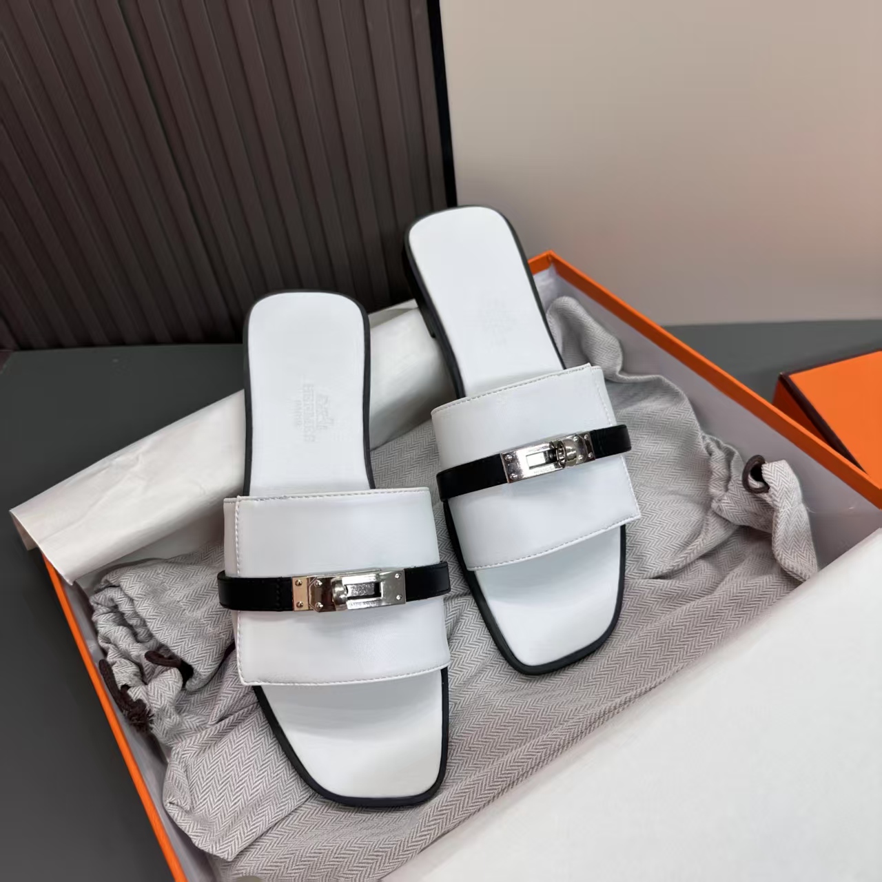 158💰 爱马仕Hermes
 全超迁 ，橡胶大底
码数:35-40（注41.42定做不退换）