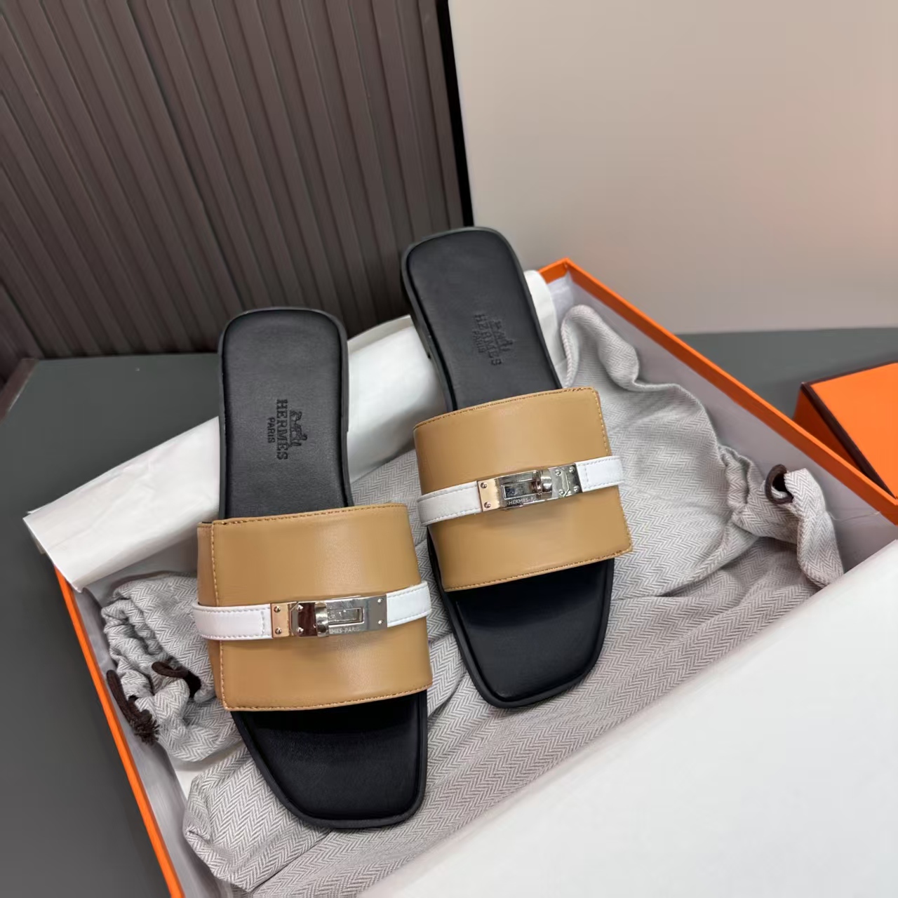 158💰 爱马仕Hermes
 全超迁 ，橡胶大底
码数:35-40（注41.42定做不退换）
