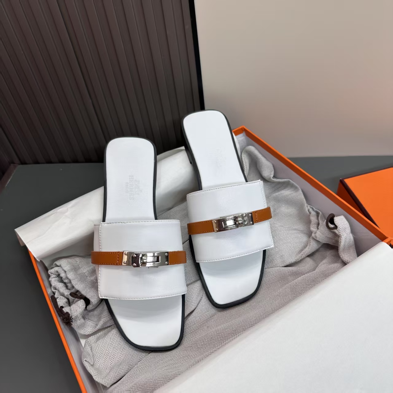 158💰 爱马仕Hermes
 全超迁 ，橡胶大底
码数:35-40（注41.42定做不退换）