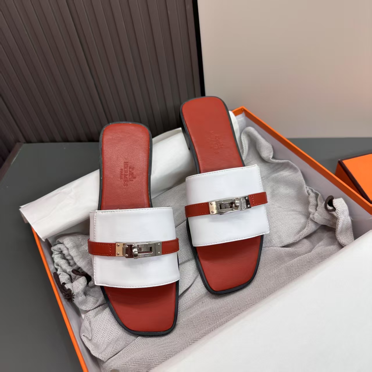 158💰 爱马仕Hermes
 全超迁 ，橡胶大底
码数:35-40（注41.42定做不退换）