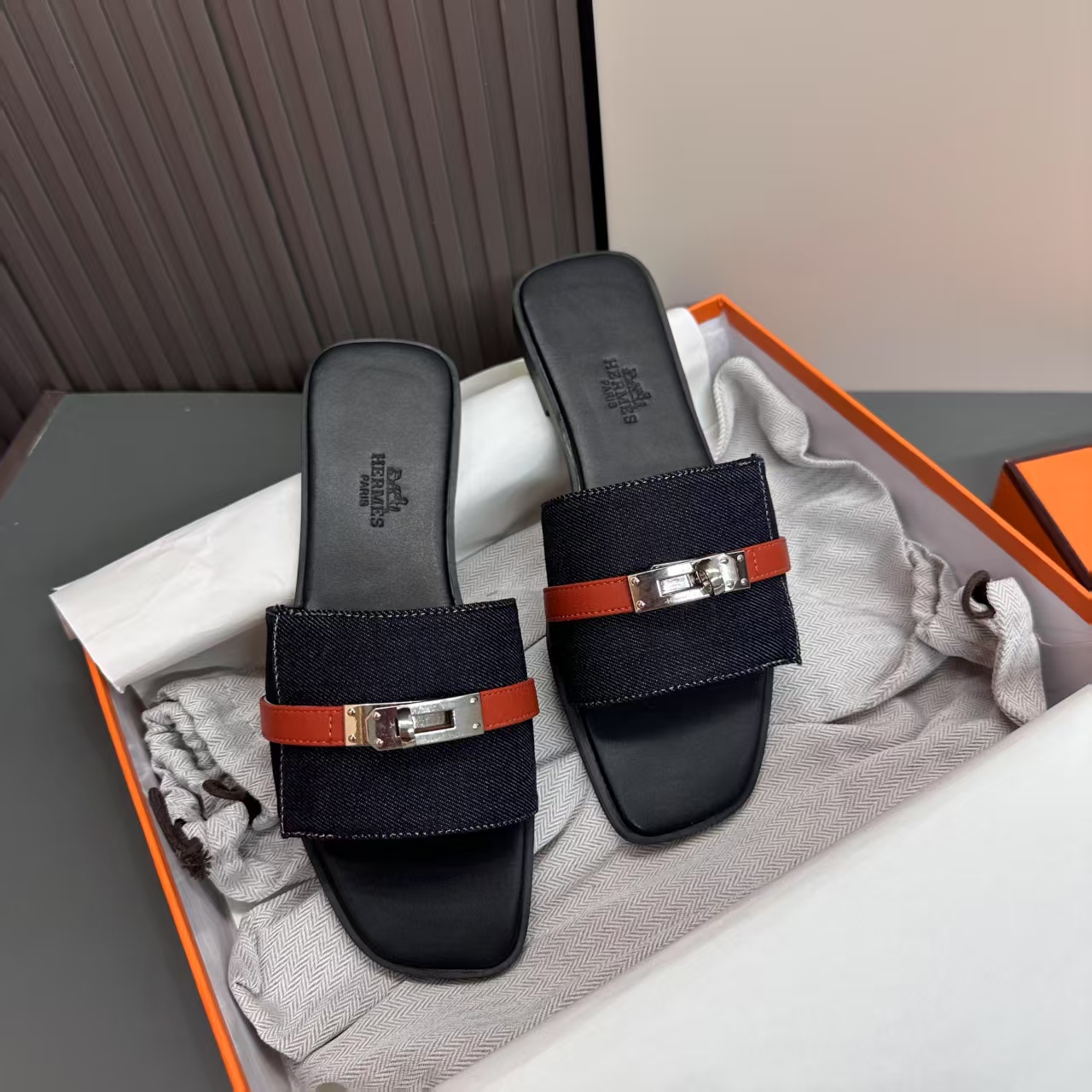 158💰 爱马仕Hermes
 全超迁 ，橡胶大底
码数:35-40（注41.42定做不退换）