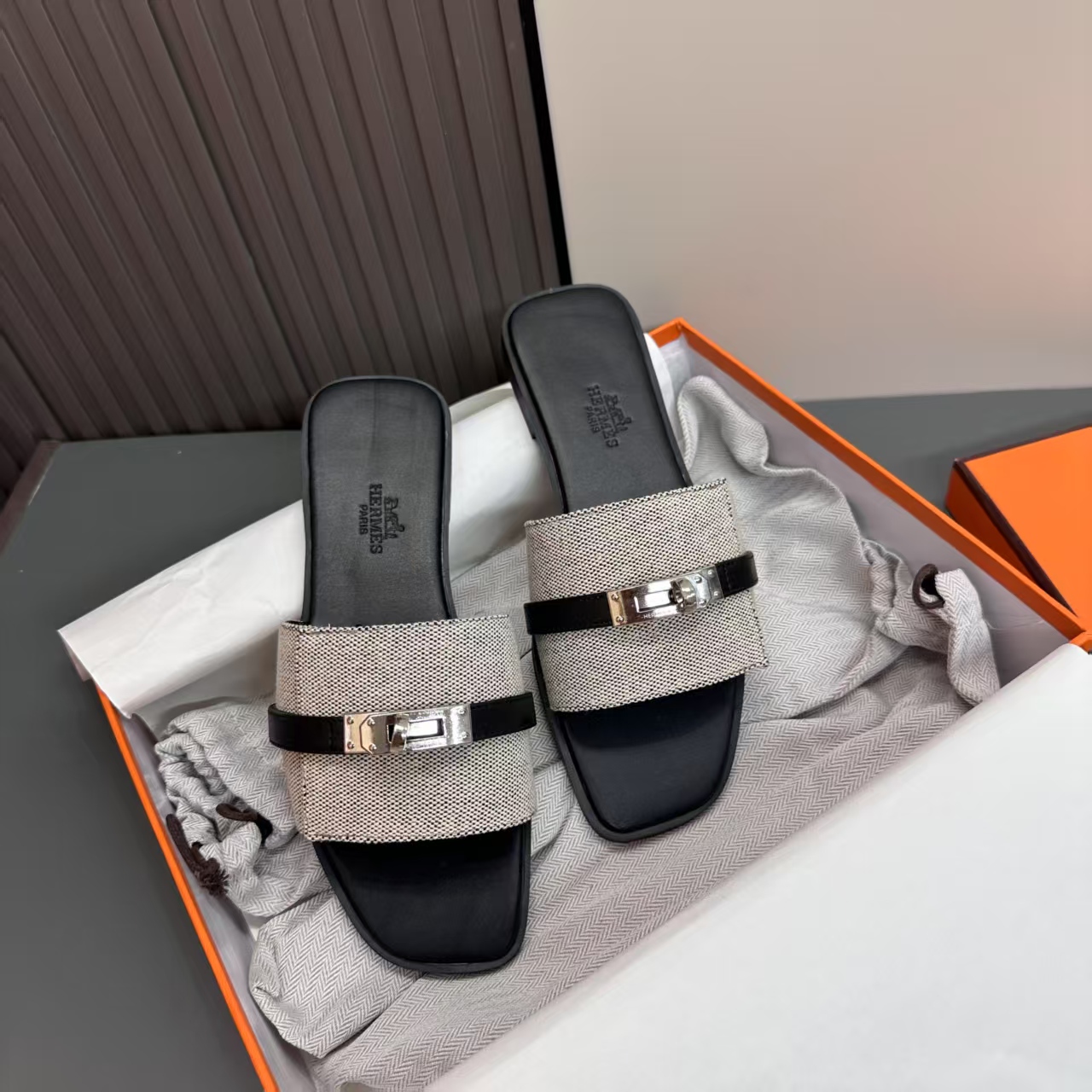 158💰 爱马仕Hermes
 全超迁 ，橡胶大底
码数:35-40（注41.42定做不退换）