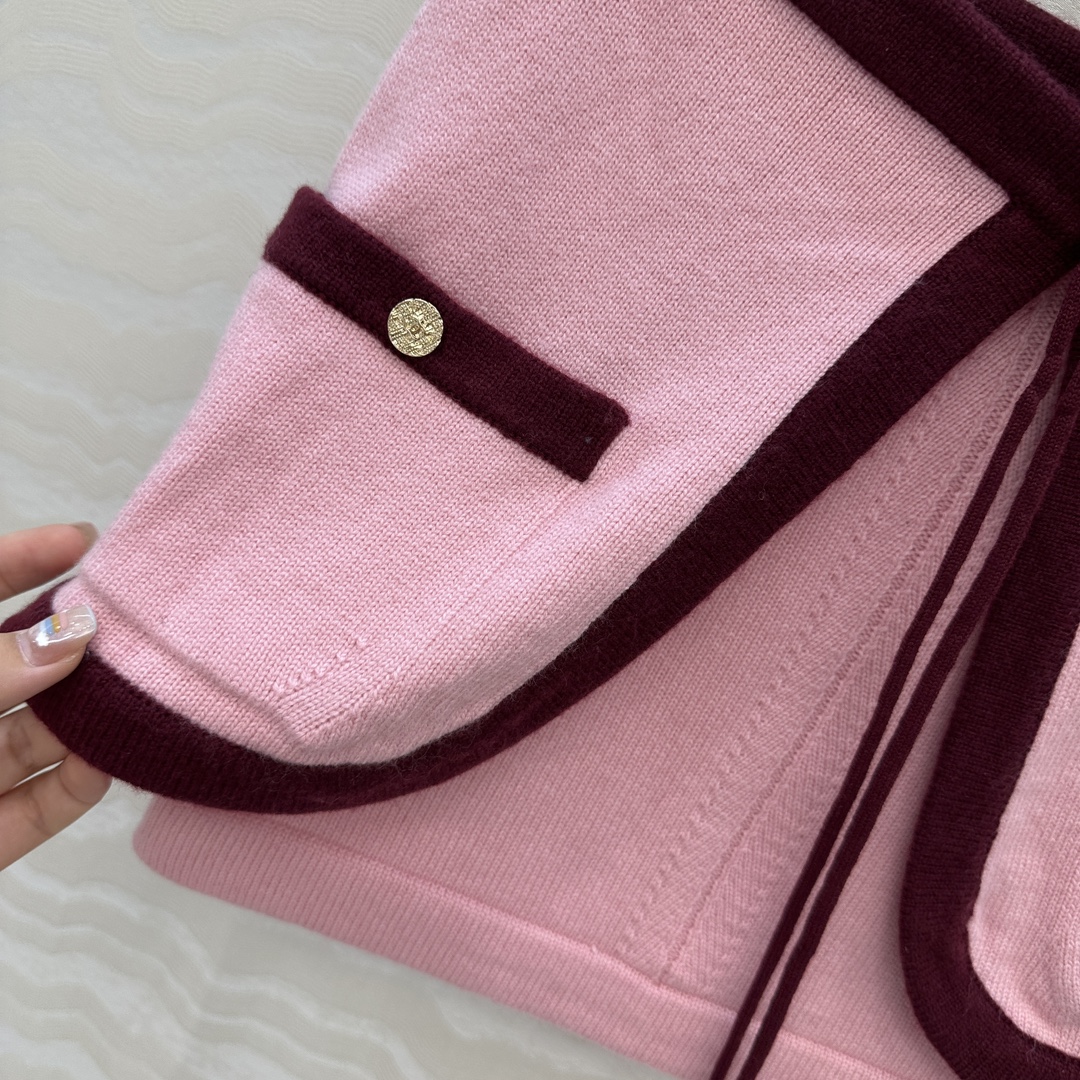 独家首发❤️原单品质，Coco25a新品！羊绒撞色两件套设计抹胸小吊带！金属配件装饰百搭减龄又时髦！瑞士