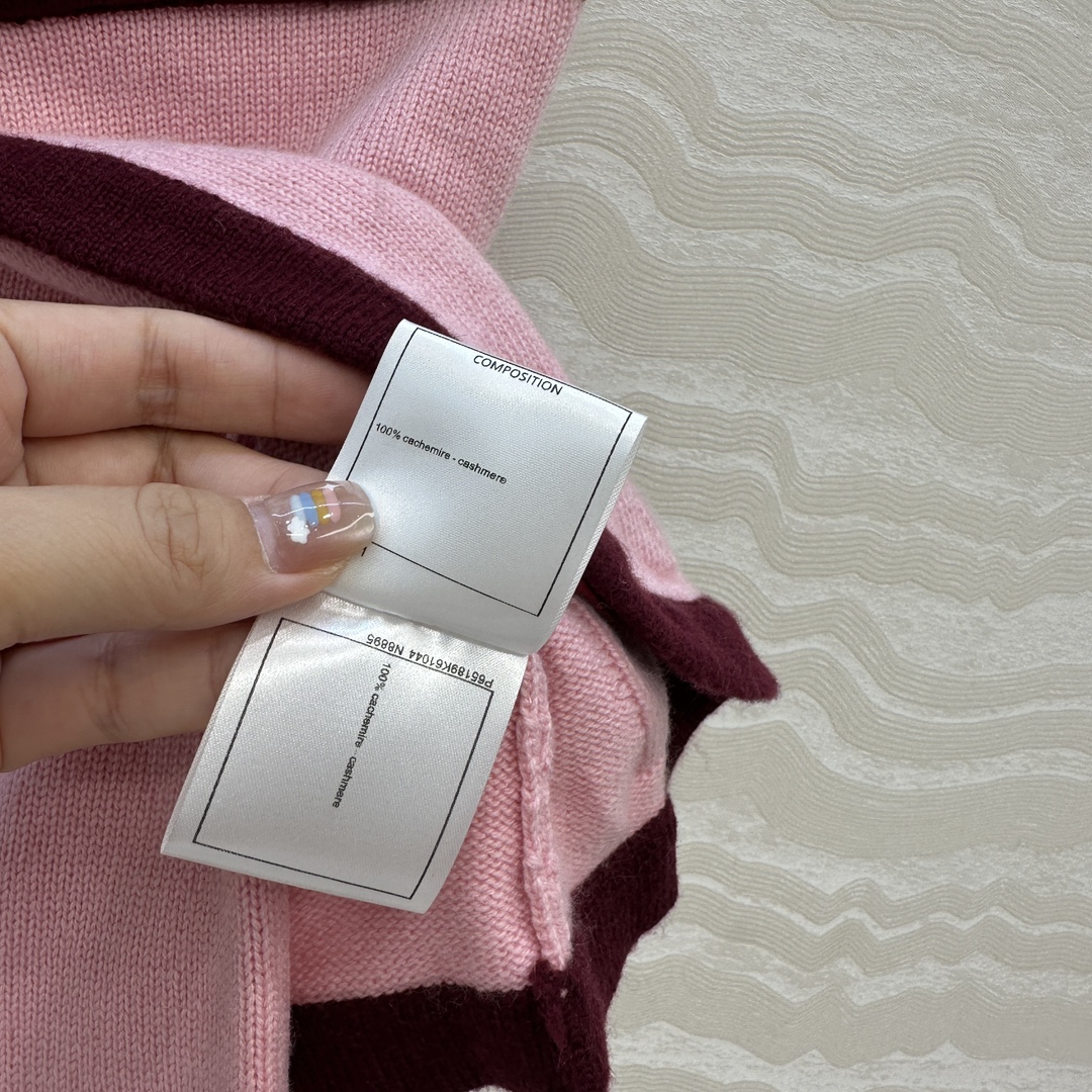 独家首发❤️原单品质，Coco25a新品！羊绒撞色两件套设计抹胸小吊带！金属配件装饰百搭减龄又时髦！瑞士