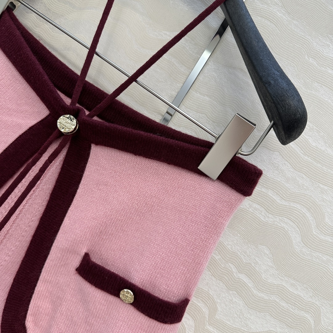 独家首发❤️原单品质，Coco25a新品！羊绒撞色两件套设计抹胸小吊带！金属配件装饰百搭减龄又时髦！瑞士