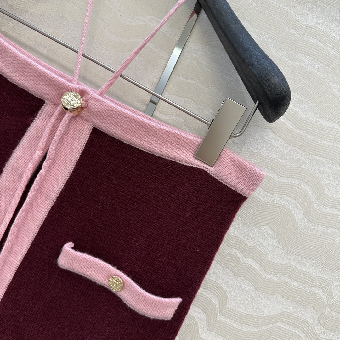 独家首发❤️原单品质，Coco25a新品！羊绒撞色两件套设计抹胸小吊带！金属配件装饰百搭减龄又时髦！瑞士