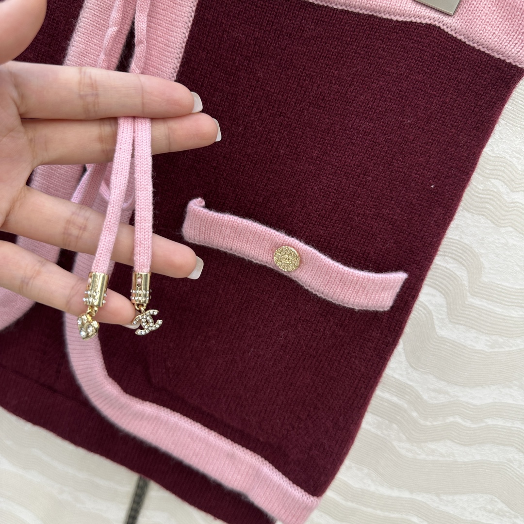 独家首发❤️原单品质，Coco25a新品！羊绒撞色两件套设计抹胸小吊带！金属配件装饰百搭减龄又时髦！瑞士