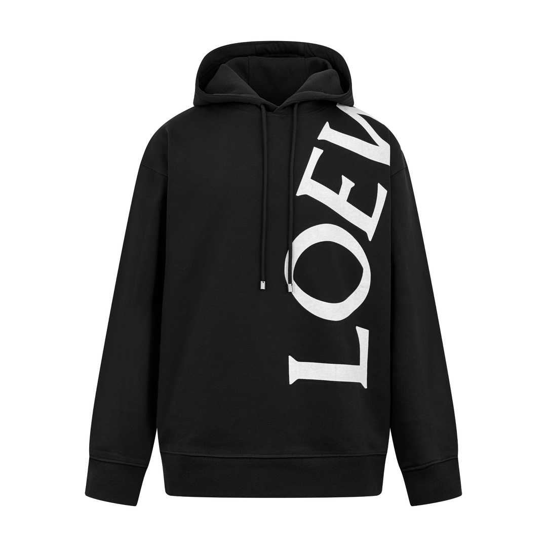 NO:451640,.Loewe printed hooded sweatshirt Customized high-string all-cotton sweatshirt base fabric Delicate as silk, comfortable skin, mainly dark, mysterious and elegant, eye-catching white LOEWE prints on the side are embellished, declare the honor of the brand with a bold design, instantly becoming the visual focus, showing the luxury style, Craft 1 Imported slurry color printing, Print on dyed fabric with dyeing agent, destroying dye, forming a pattern printing process, color patterns are printed while drawing and dyeing, clear lines, fine patterns, strong color fastness, Craft 2: The fabric is washed, with better texture, not easy to deform, not easy to shrink, not easy to fade, maintaining long-term beauty, Customized auxiliary materials 1:1 Loewe alloy flat cap Customized 1:1 Loewe trademark Loose style Size  S M L XL exclusively available, loewe, hoodie, sweatshirts, hats, alexander wang19860909.Loewe 印花连帽卫衣 定制高支全棉纺卫衣基布 细腻如丝 舒适贴肤 以深邃黑为主调 蕴藏着神秘与优雅 侧边醒目的白色LOEWE印花作点缀 以大胆的设计宣告着品牌的尊贵 瞬间成为视觉焦点 尽显奢华风范 工艺1进口浆彩拔印花 用拔染剂印在已经染色的织物上 将染料破坏 形成花纹的印花工艺 在拔染的同时印上彩色图案 线条清晰 图案精细 色牢度强 工艺2: 面料都经过浇洗 手感质感更佳 不易变形 不易缩水 不易褪色 保持长久的美观 辅料定制1:1 Loewe 合金平面帽盖 定制1:1 Loewe 商标 版型宽松版型 尺码 S M L XL 独家专供,,loewe,hoodie,sweatshirts,hats,alexander wang,Men's clothing
