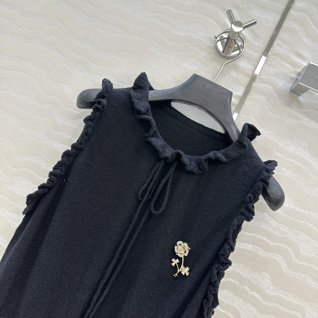 独家首发❤️高端原单品质，Coco25a手工坊系列！荷叶小花边针织背心，进口棉麻纱线质感细腻柔软。配送山