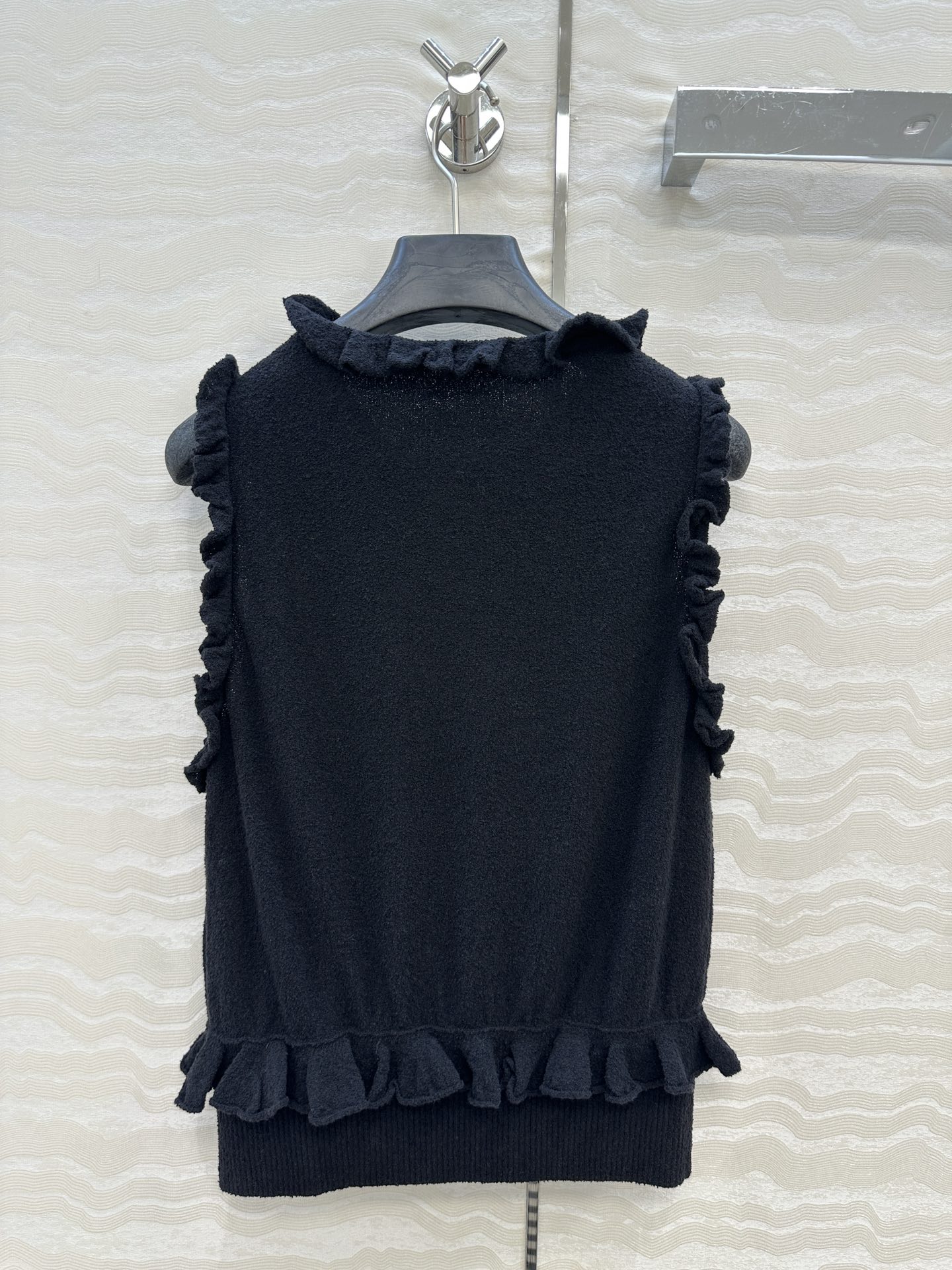 独家首发❤️高端原单品质，Coco25a手工坊系列！荷叶小花边针织背心，进口棉麻纱线质感细腻柔软。配送山