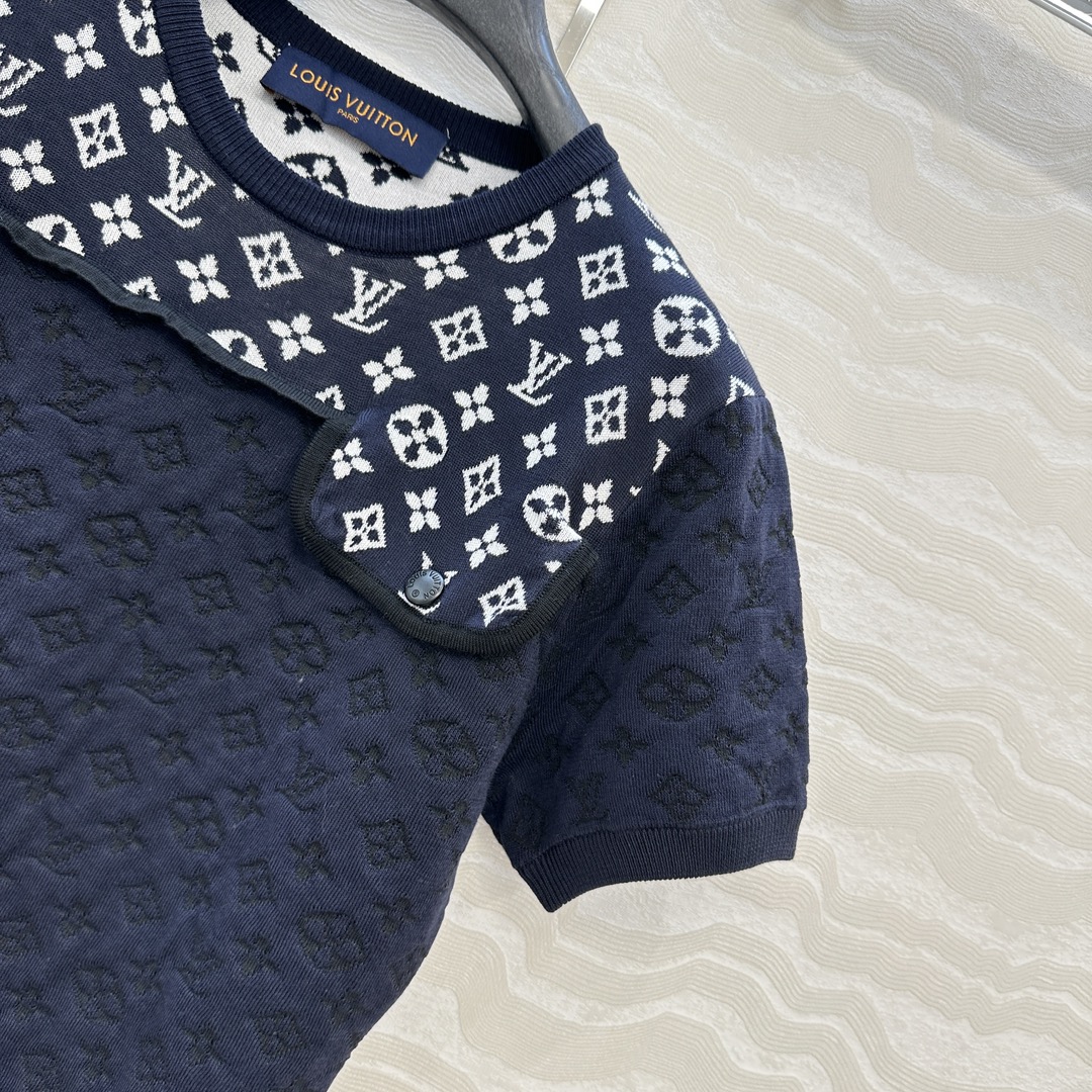 独家首发❤️原单品质！25s春夏 度假新品针织短袖上衣。定制海军蓝MONOGRAM提花撞色。18针徳国机