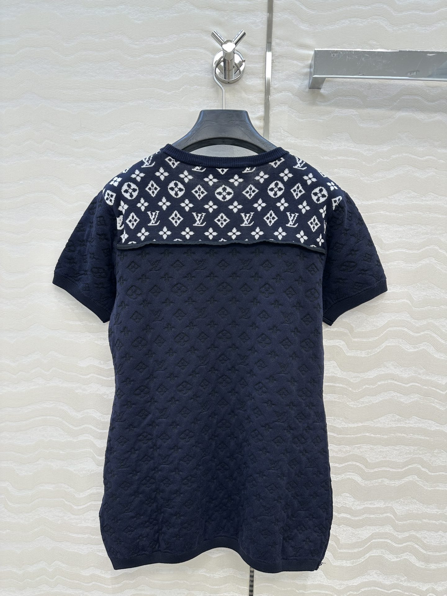 独家首发❤️原单品质！25s春夏 度假新品针织短袖上衣。定制海军蓝MONOGRAM提花撞色。18针徳国机