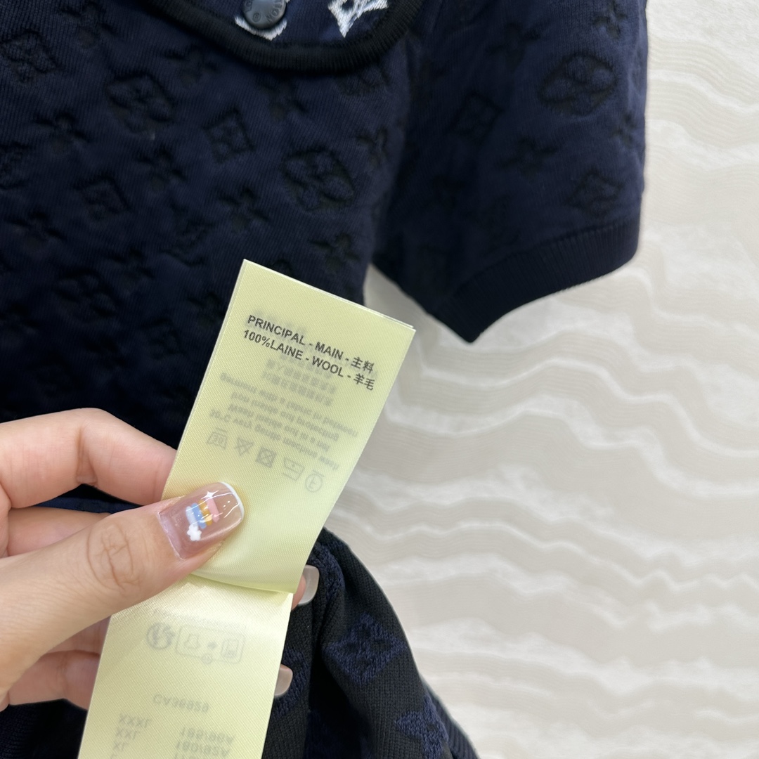 独家首发❤️原单品质！25s春夏 度假新品针织短袖上衣。定制海军蓝MONOGRAM提花撞色。18针徳国机