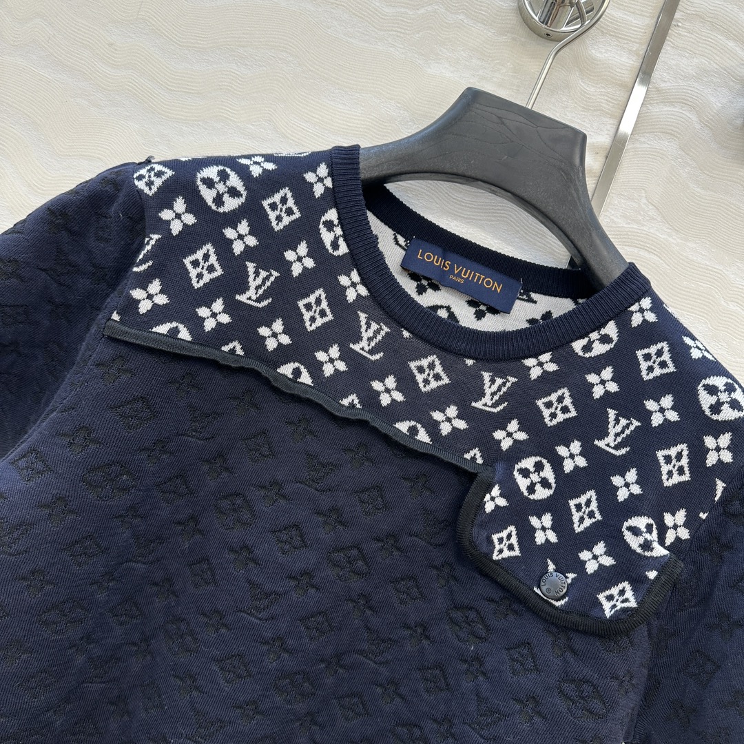 独家首发❤️原单品质！25s春夏 度假新品针织短袖上衣。定制海军蓝MONOGRAM提花撞色。18针徳国机