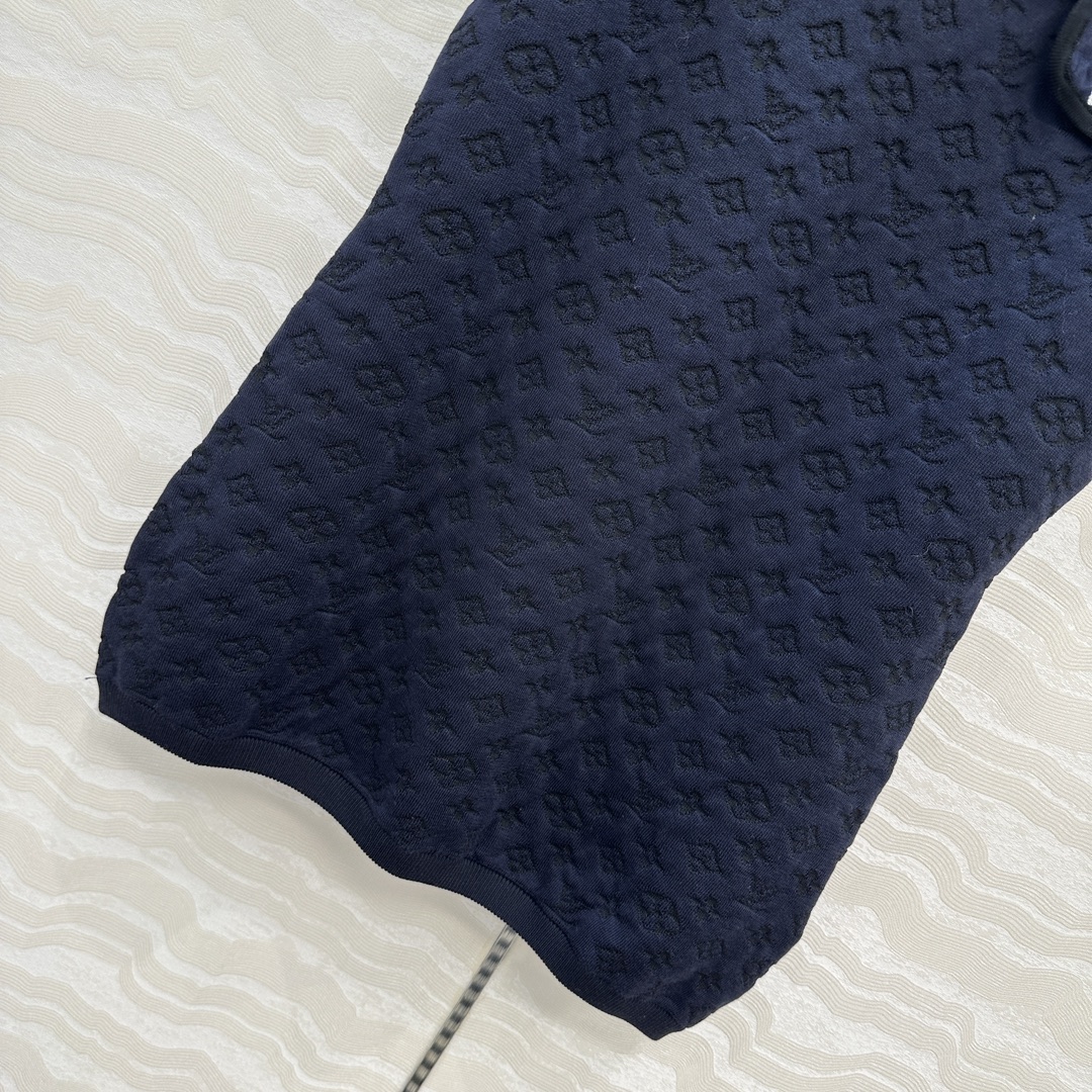 独家首发❤️原单品质！25s春夏 度假新品针织短袖上衣。定制海军蓝MONOGRAM提花撞色。18针徳国机