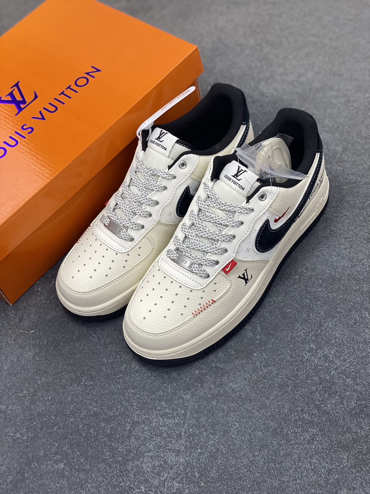 图片[8]-NIke Air Force 1 \’07 Low “LV联名——米黑勾红标”空军一号 低帮 运动鞋 休闲鞋 折边针车 工艺难度大 原楦头原纸板 原装鞋盒 定制五金配件 内置全掌气垫 原厂鞋底 货号：YX5066-348 尺码：36 36.5 37.5 38 38.5 39 40 40.5 41 42 42.5 43 44 44.5 45-选品中心
