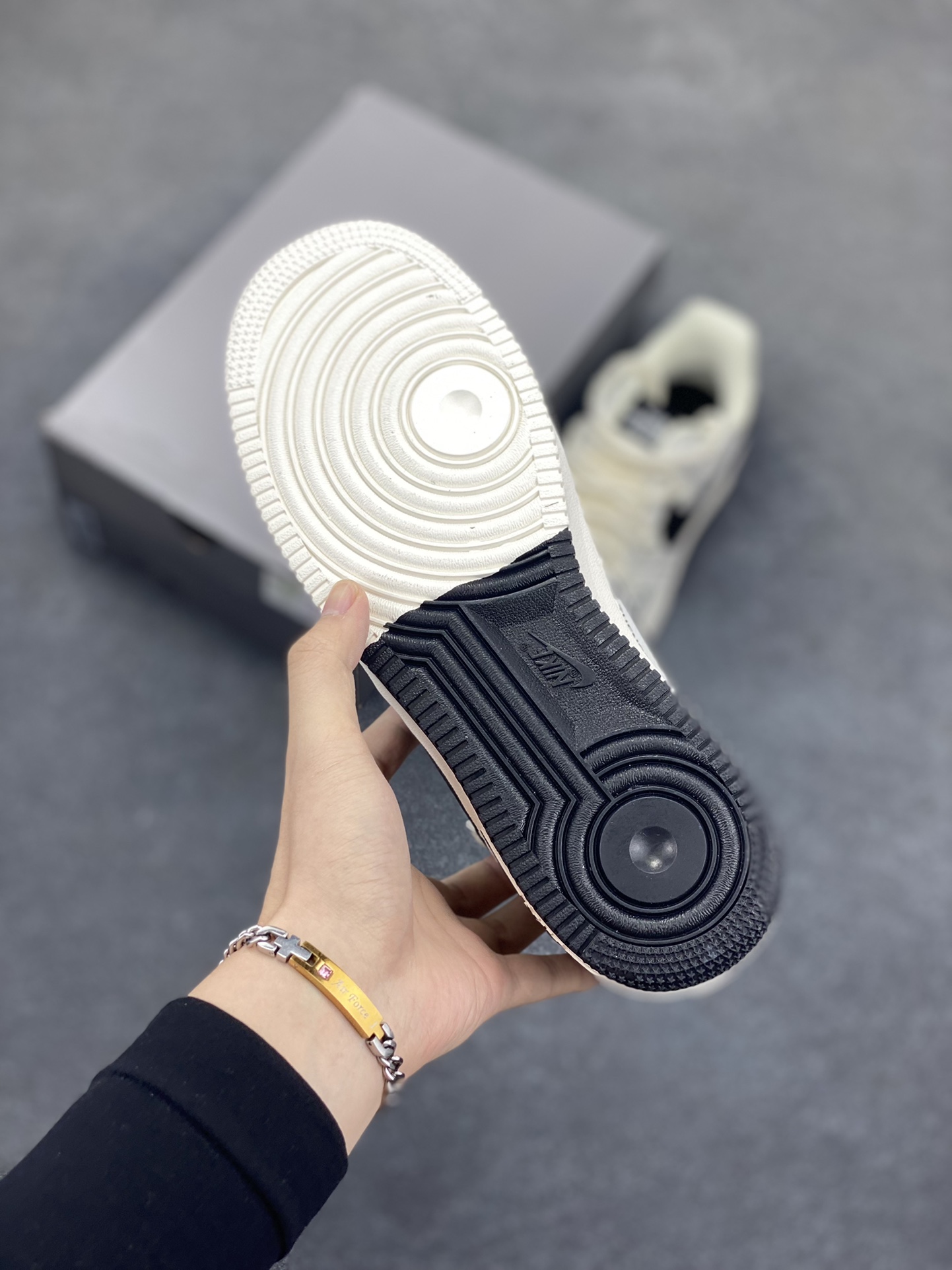 图片[5]-高端定制Nike Air Force 1 \’07 Low 北面联名— 白黑绑带 高端定制 低帮休闲板鞋 定制鞋盒 大厂纯原品质出货 超高清洁度 皮料切割干净无任何毛边 细节完美 货号：AM1588-012 尺码：36 36.5 37.5 38 38.5 39 40 40.5 41 42 42.5 43 44 44.5 45-选品中心