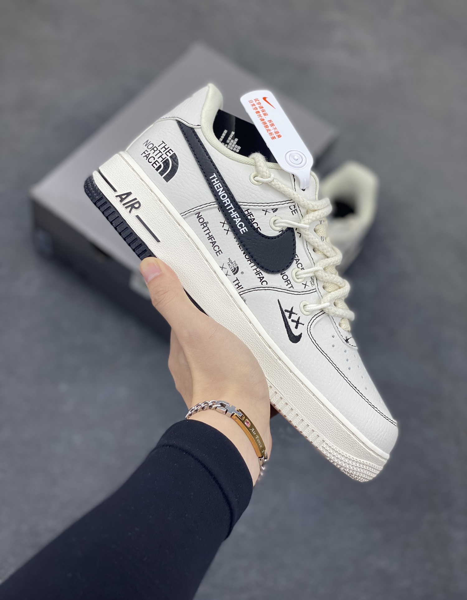 高端定制Nike Air Force 1 \’07 Low 北面联名— 白黑绑带 高端定制 低帮休闲板鞋 定制鞋盒 大厂纯原品质出货 超高清洁度 皮料切割干净无任何毛边 细节完美 货号:AM1588-012 尺码:36 36.5 37.5 38 38.5 39 40 40.5 41 42 42.5 43 44 44.5 45-选品中心