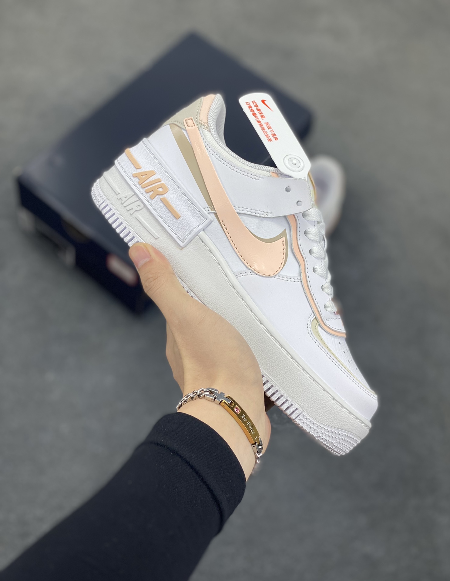 NK Air Force 1 Shadow 轻量增高低帮百搭板鞋\”拼接马卡龙\” 全新少女系解构主义设计双层轻量EVA发泡中底+防滑RB橡胶外圈底鞋底 原楦头原纸板 打造纯正空军版型 专注外贸渠道 全掌内置蜂窝气垫 原盒配件 原厂中底钢印、拉帮完美 货号: CI0919-121 尺码:35.5 36 36.5 37.5 38 38.5 39 40 40.5 41 42-选品中心