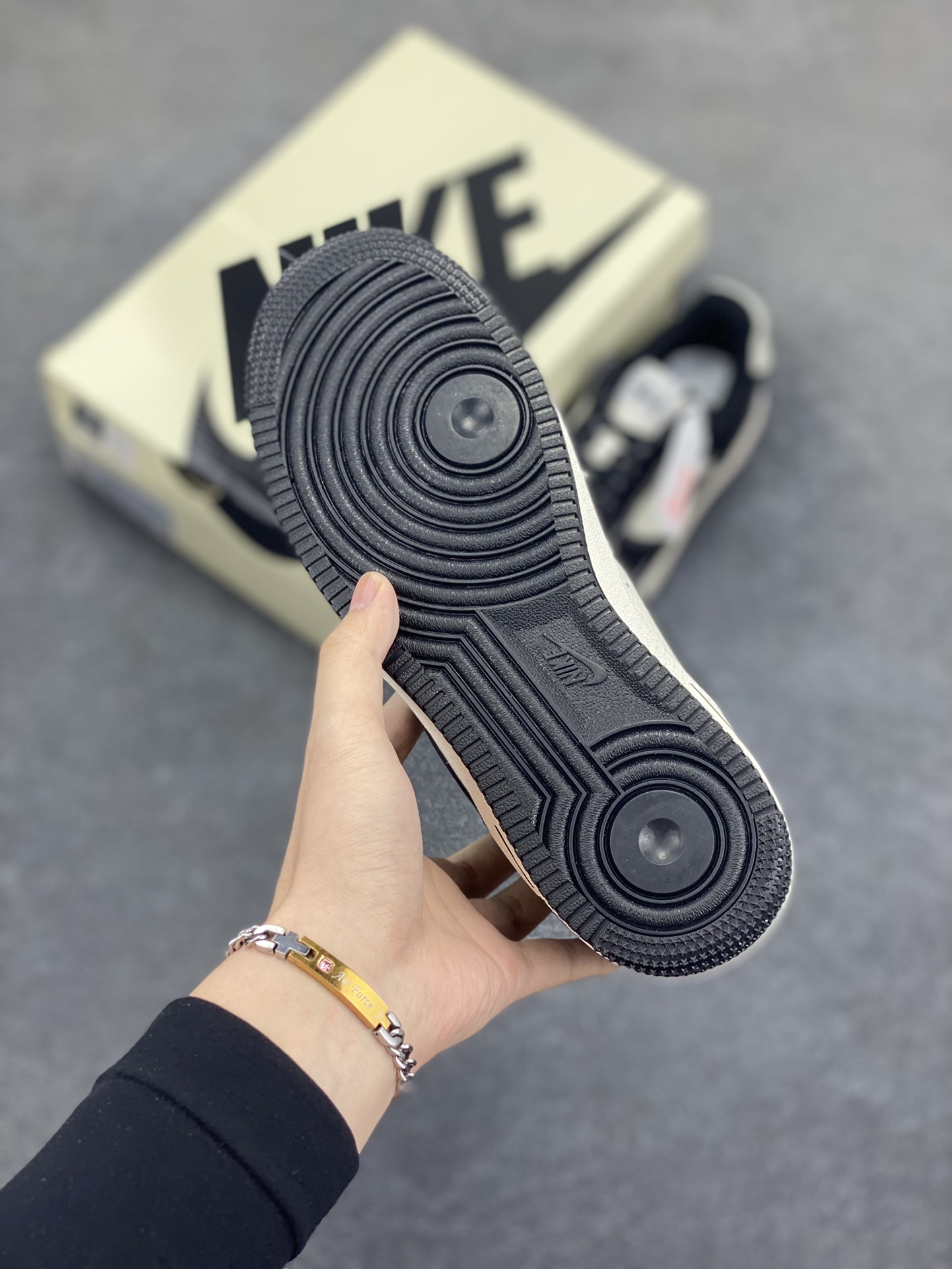 图片[5]-NIke Air Force 1 \’07 Low 斯图西联名-牛仔白黑 空军一号低帮 运动鞋 休闲鞋 折边针车 工艺难度大 原楦头原纸板 原装鞋盒 原厂鞋底 超高清洁度 细节完美 货号：LW9279-013 尺码：36 36.5 37.5 38 38.5 39 40 40.5 41 42 42.5 43 44 44.5 45-选品中心