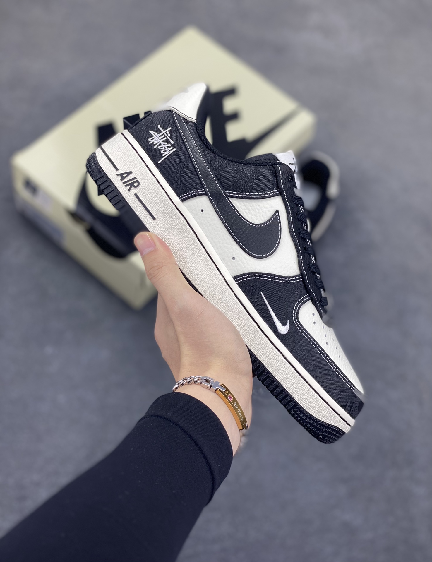 NIke Air Force 1 \’07 Low 斯图西联名-牛仔白黑 空军一号低帮 运动鞋 休闲鞋 折边针车 工艺难度大 原楦头原纸板 原装鞋盒 原厂鞋底 超高清洁度 细节完美 货号:LW9279-013 尺码:36 36.5 37.5 38 38.5 39 40 40.5 41 42 42.5 43 44 44.5 45-选品中心