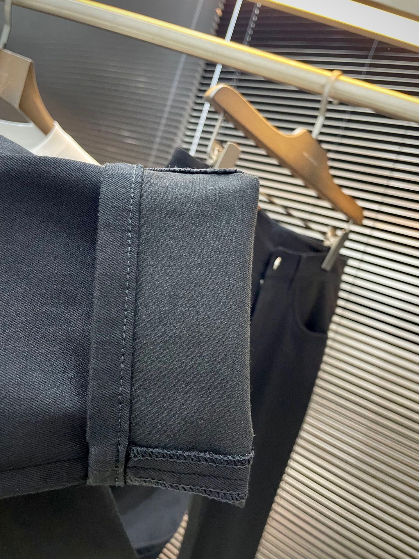 Hermes 2025 Summer Jeans: Italian Cowboy Fabric, Stylish Design, Comfortable Fit - 图片 4