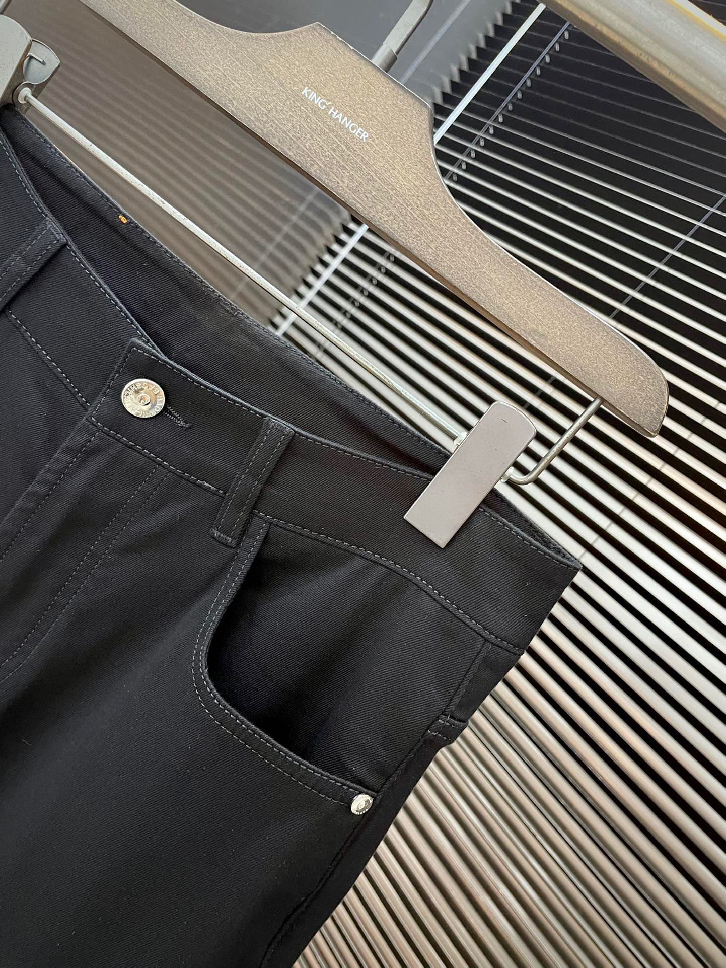 Hermes 2025 Summer Jeans: Italian Cowboy Fabric, Stylish Design, Comfortable Fit - 图片 3