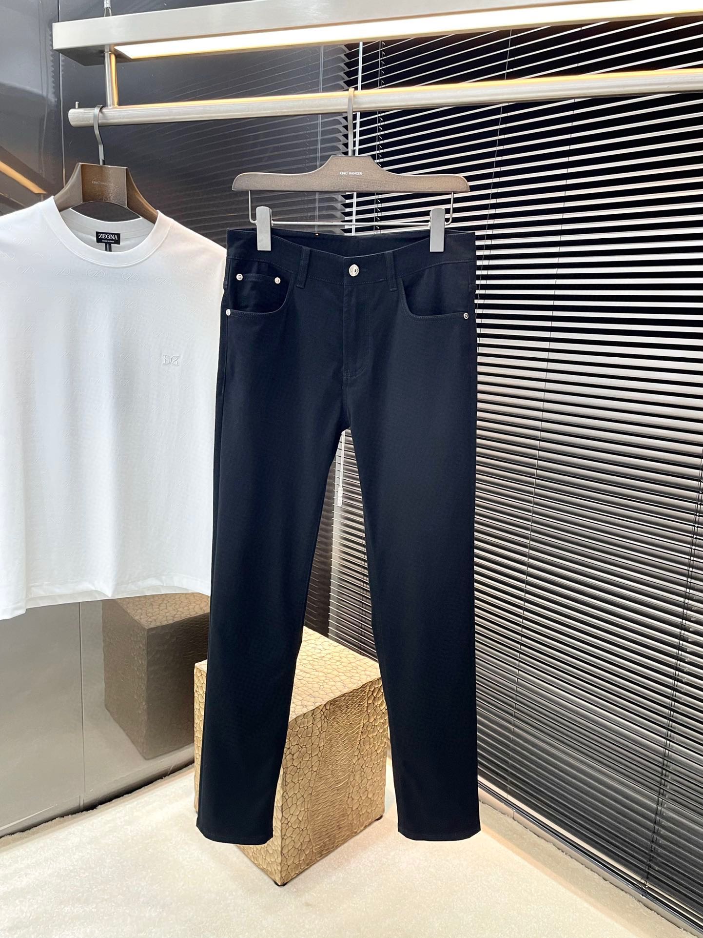 Hermes 2025 Summer Jeans: Italian Cowboy Fabric, Stylish Design, Comfortable Fit - 图片 1