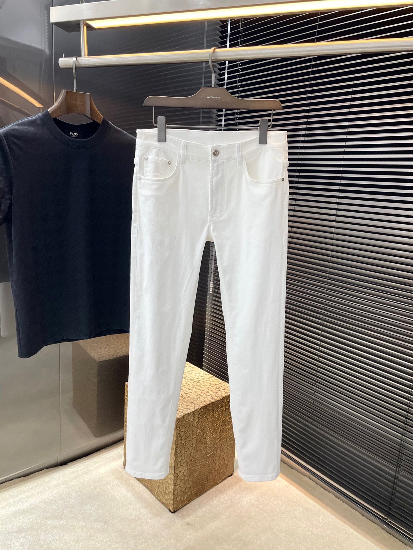Hermes Summer 2025 Jeans: Italian Cowboy Fabric, Comfortable Fit, Stylish Design - 图片 1