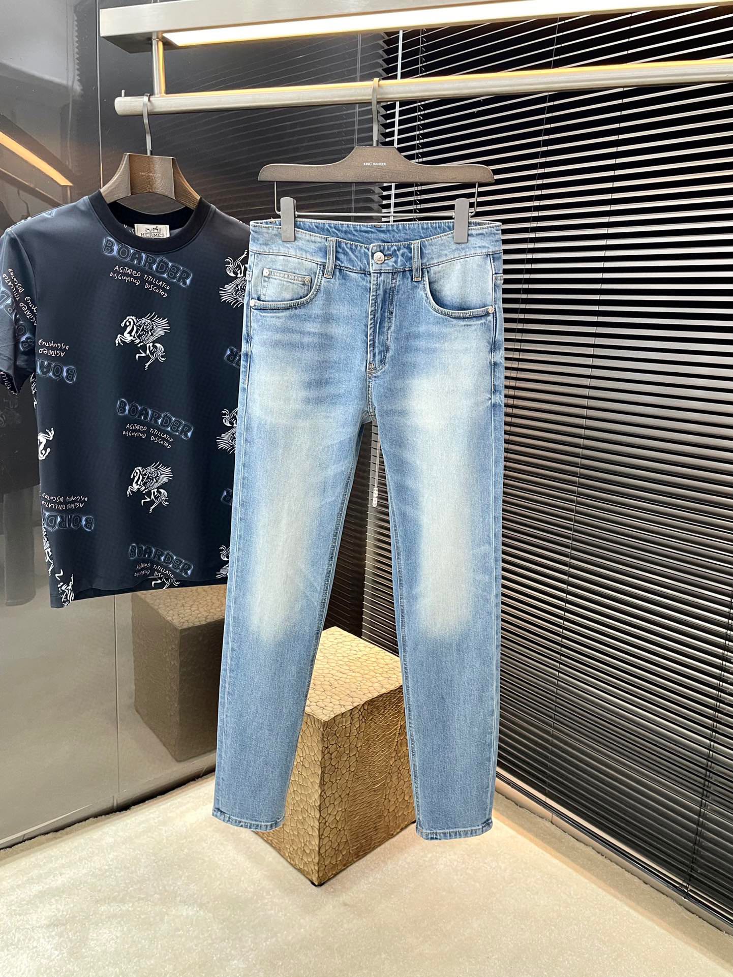 Hermes 2025 Summer Jeans: Italian Cowboy Fabric, Innovative Design, Stylish and Comfortable. - 图片 1